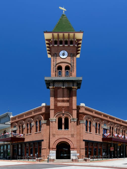 1_Grapevine_Convention_and_Visitors_Bureau